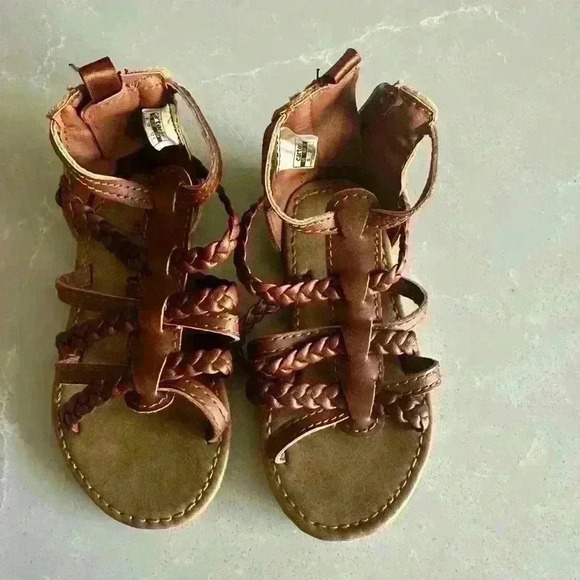 Cute Carters Sandals - Picture 1 of 3